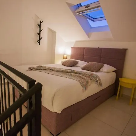 Luka's - ''no.10'' Gallery Studio With Balcony And...